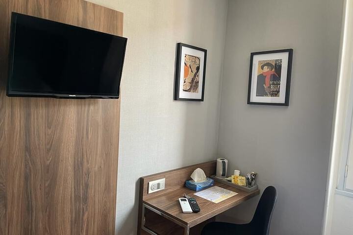 Room 13 of 44
