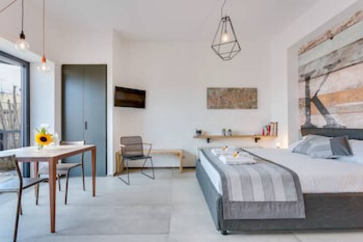 Room 52 of 270