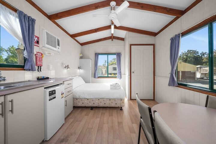 Room 33 of 77