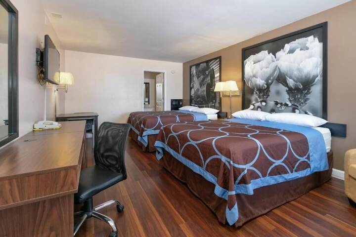 Room 8 of 17