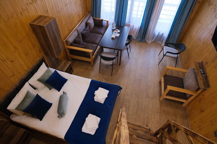 Room 13 of 94