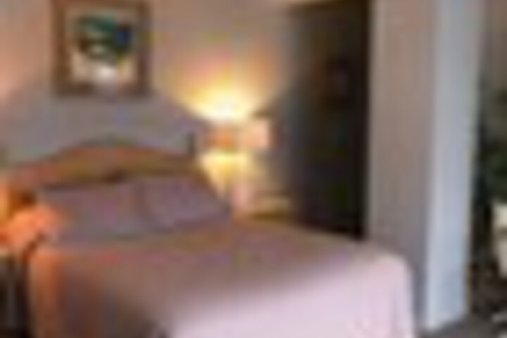 Room 26 of 237