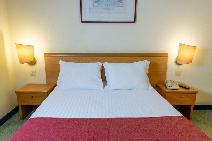 Room 7 of 37