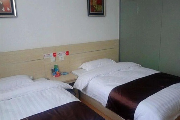 Room 9 of 11
