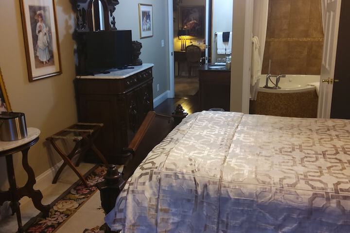 Room 27 of 61