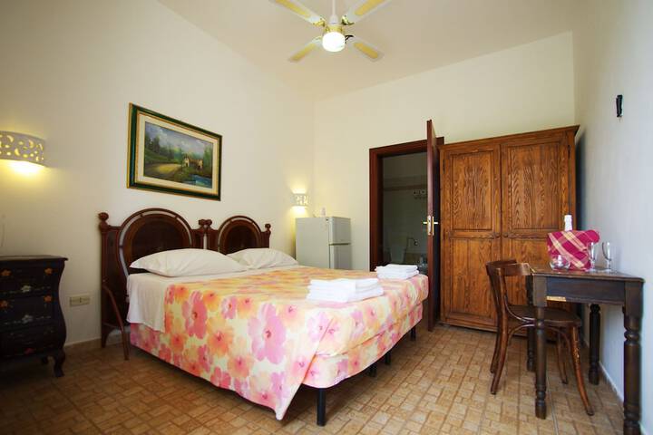 Room 3 of 52