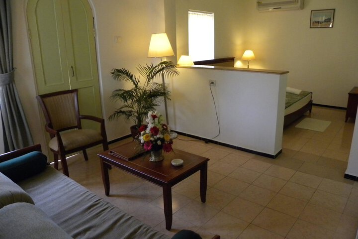 Room 11 of 33