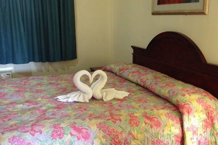 Room 7 of 8