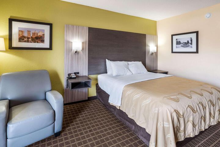 1 King Bed (11 of 22)