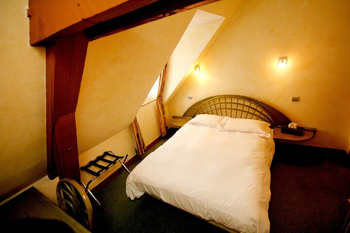 Room 3 of 16