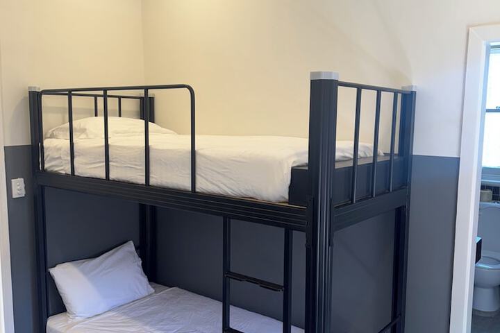 Room 3 of 25