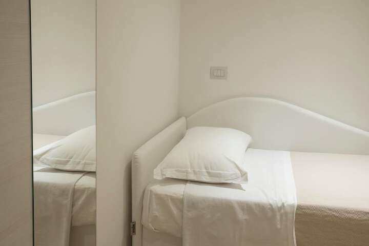 Room 7 of 57
