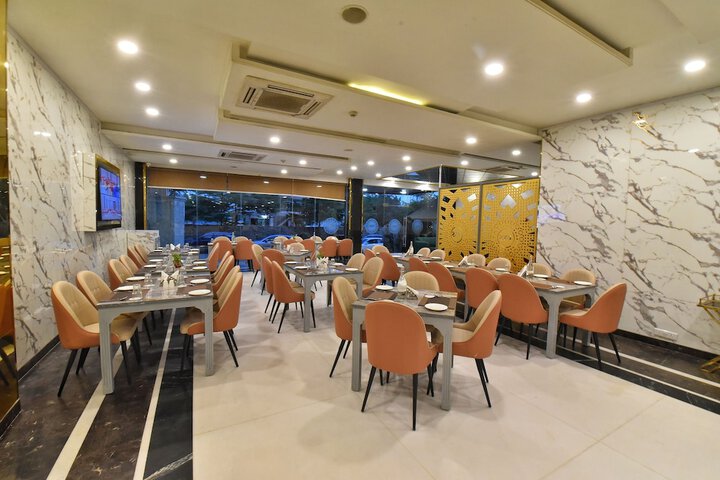 Dining 33 of 68