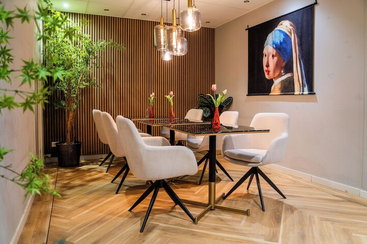 Guest Lobby