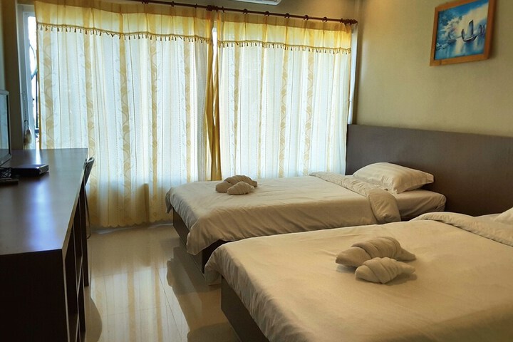 Room 12 of 38