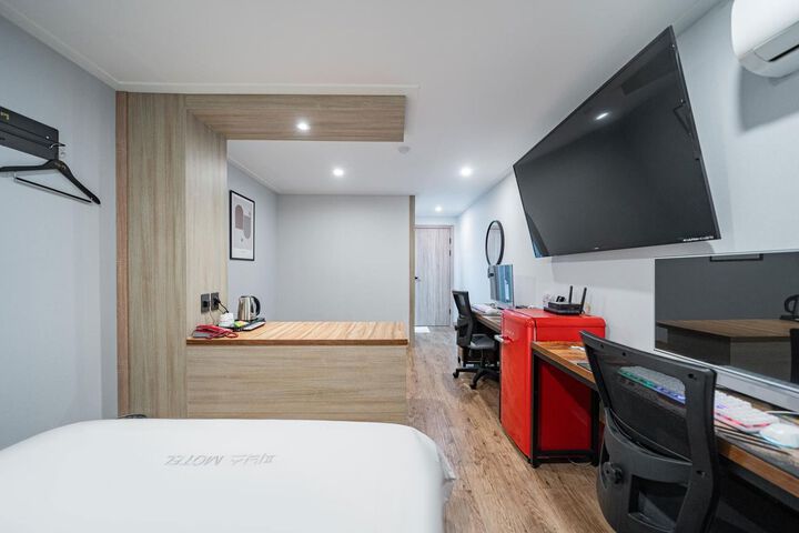 Room 25 of 105