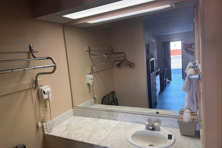 Room 5 of 38