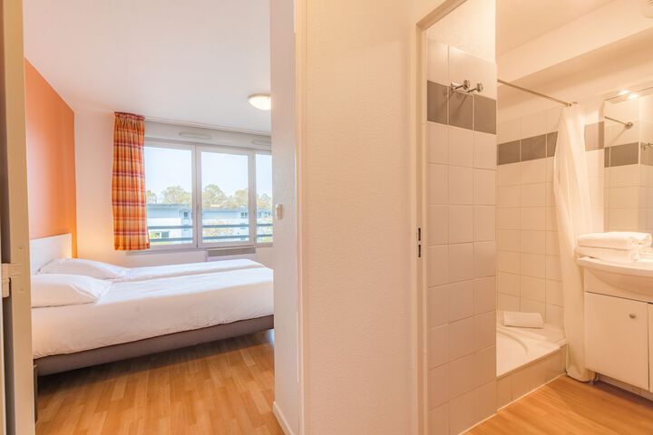 Room 10 of 29