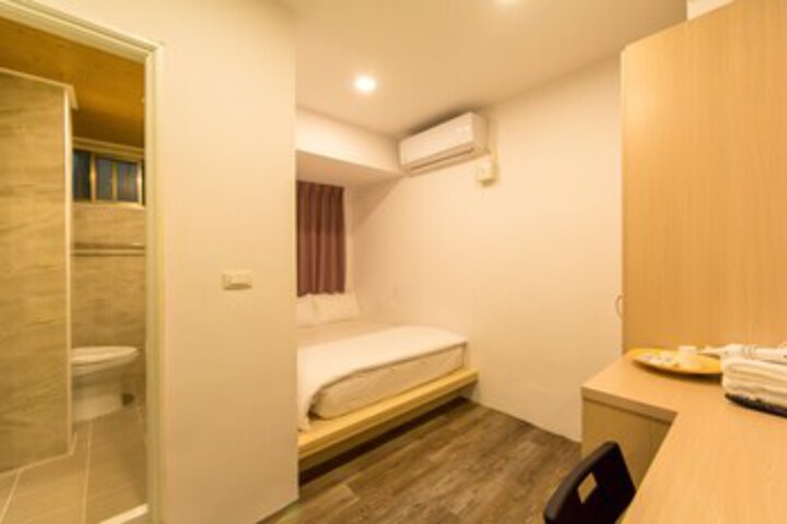 Room 6 of 44