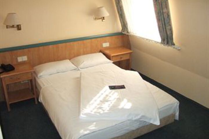 Room 3 of 21