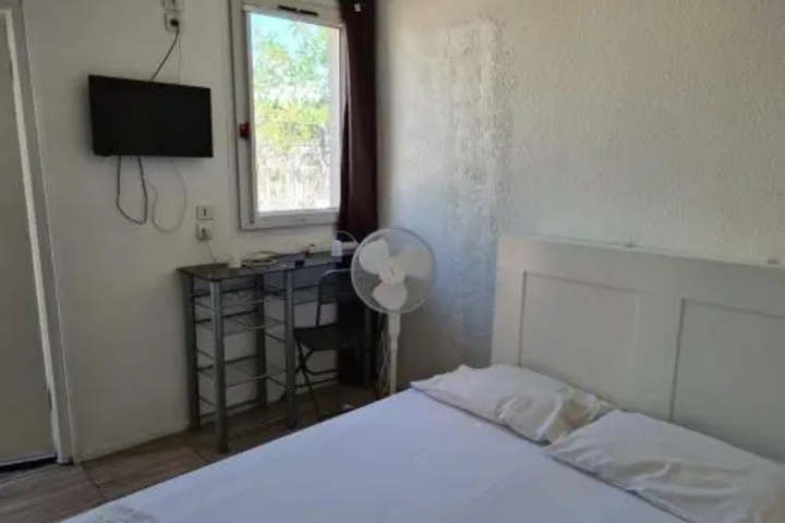 Room 3 of 16