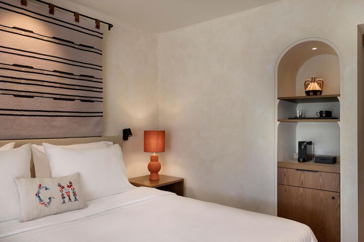 Room 47 of 242