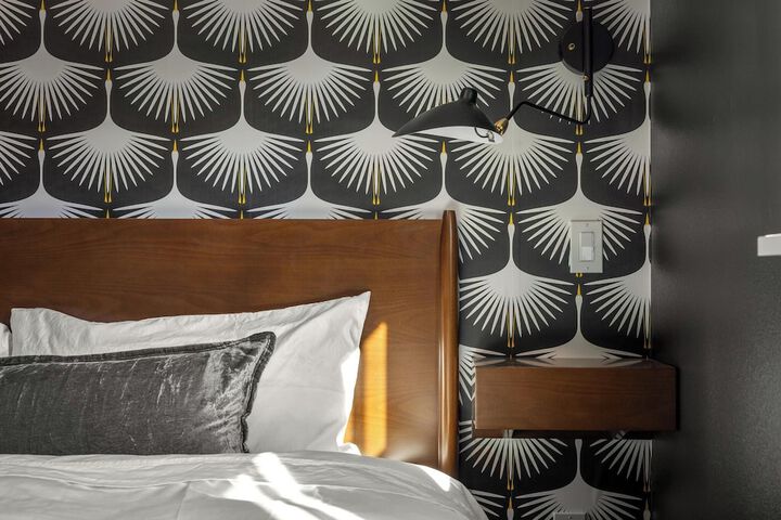 Room 33 of 65