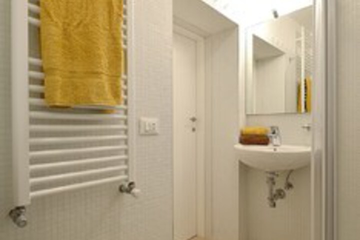 Room 4 of 28