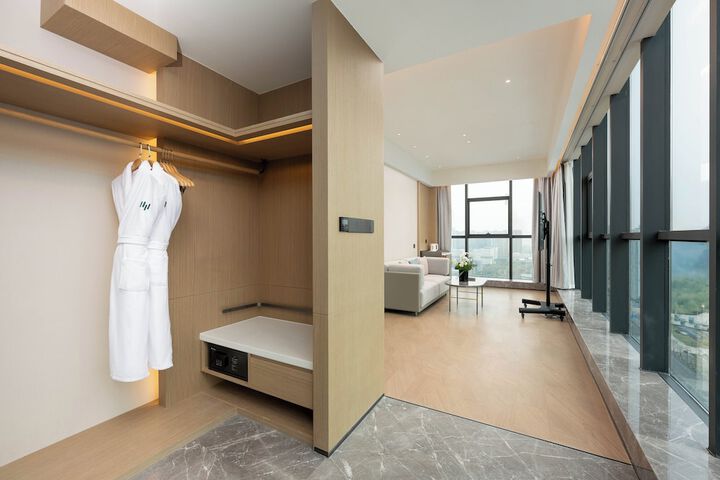 Room 13 of 53