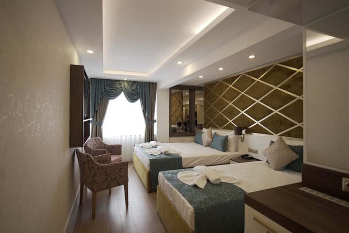 Room 35 of 76