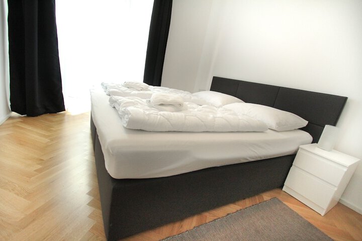 Room 4 of 27