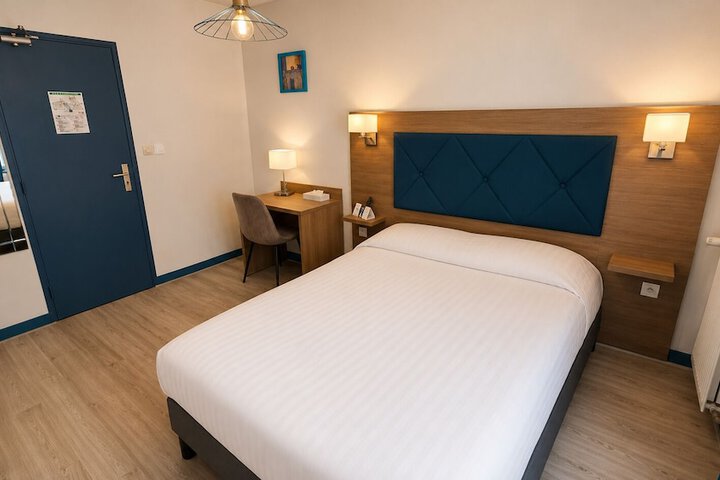 Room 9 of 42