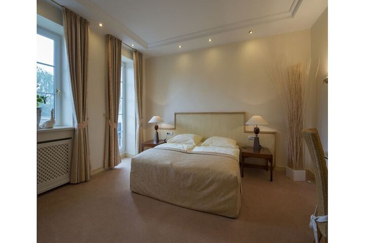Room 9 of 19
