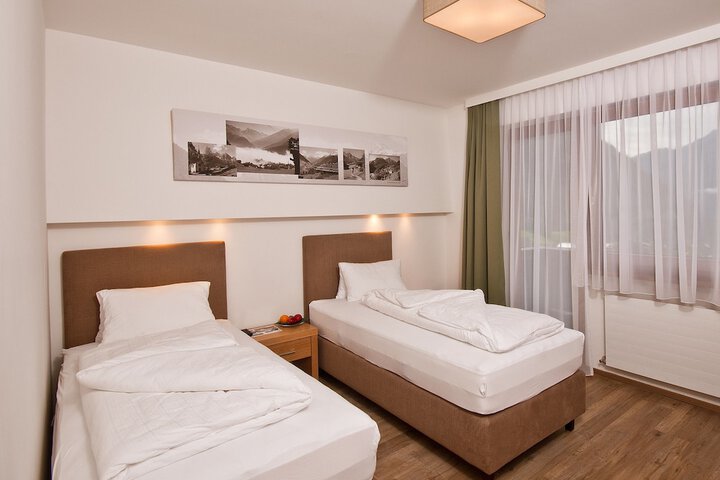 Room 3 of 53