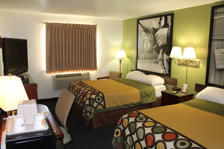 2 Double Beds (3 of 12)