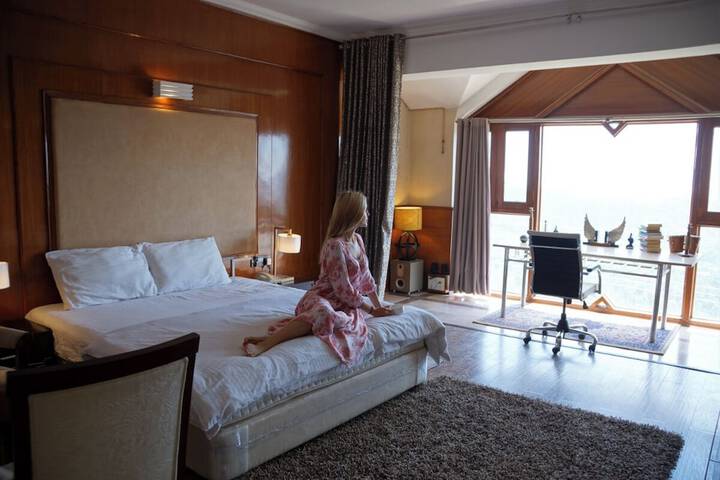 Room 7 of 111