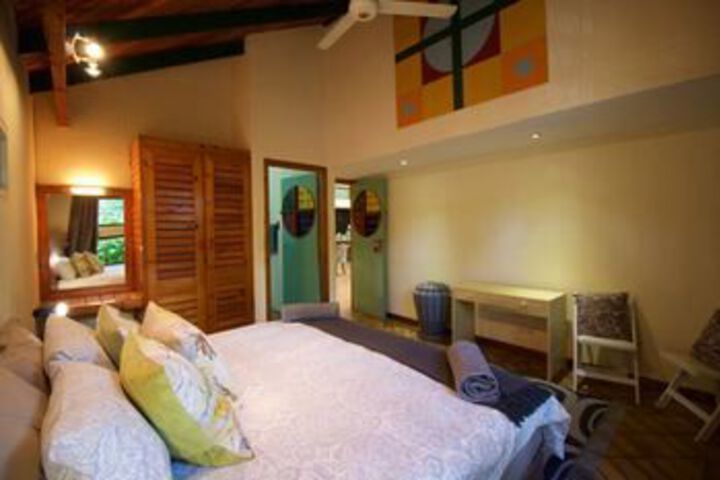 Room 6 of 24
