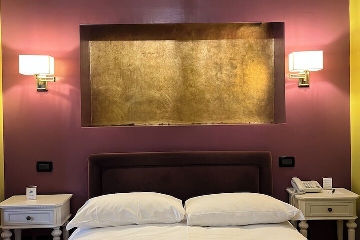 Room 32 of 61
