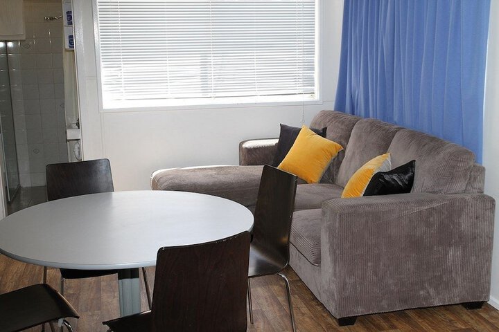 Room 2 of 27