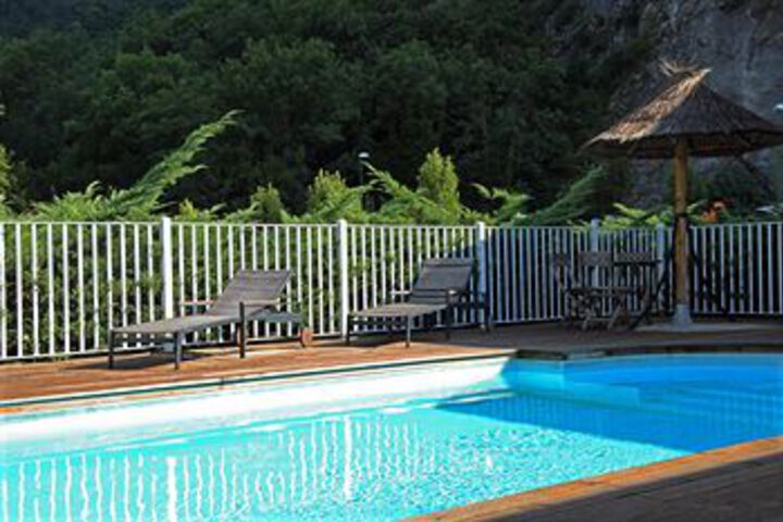 Pool 18 of 25