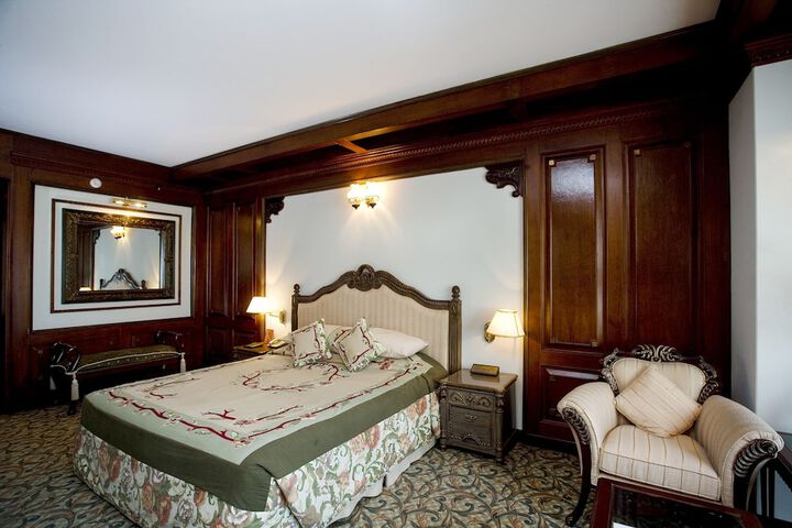 Room 32 of 258