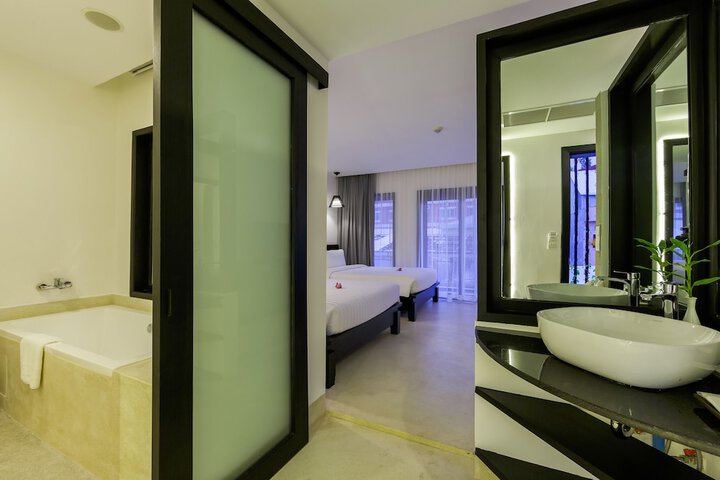 Room 27 of 80