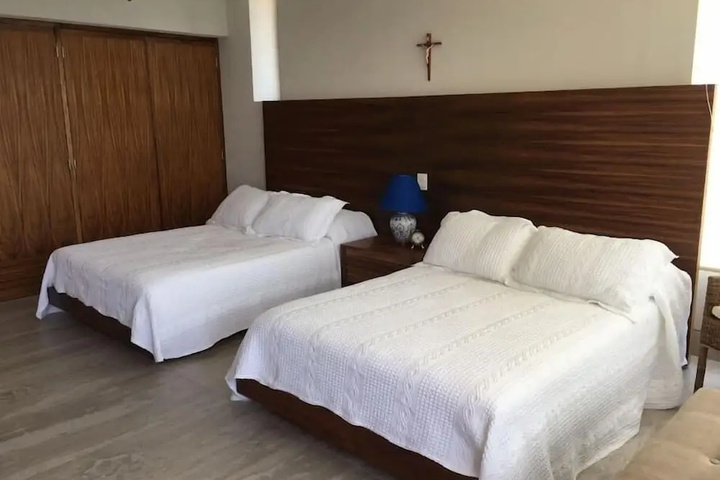 Room 4 of 7