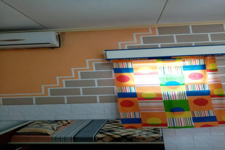 Room 7 of 8