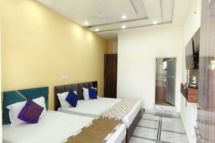 Room 3 of 25