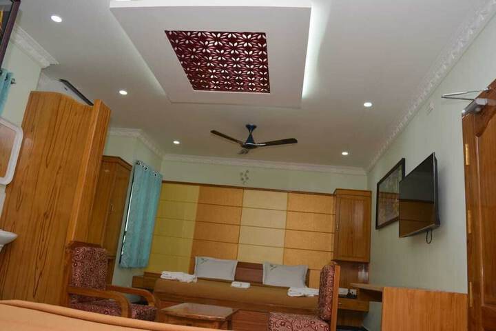 Room 8 of 20