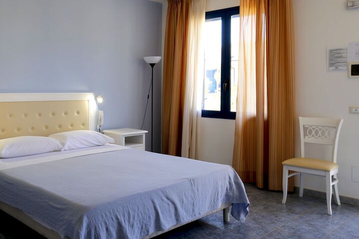 Room 9 of 28