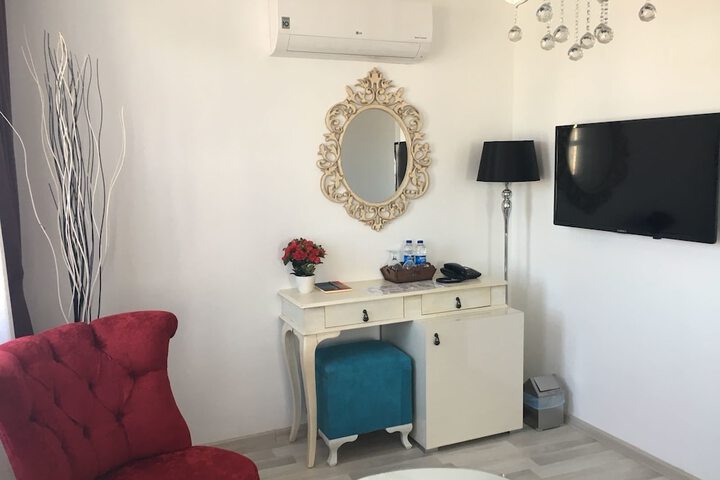 Room 11 of 32