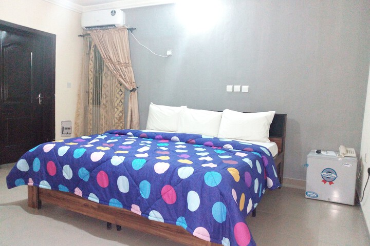 Room 6 of 24