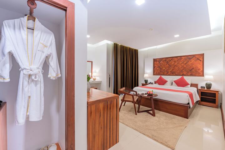 Room 44 of 211